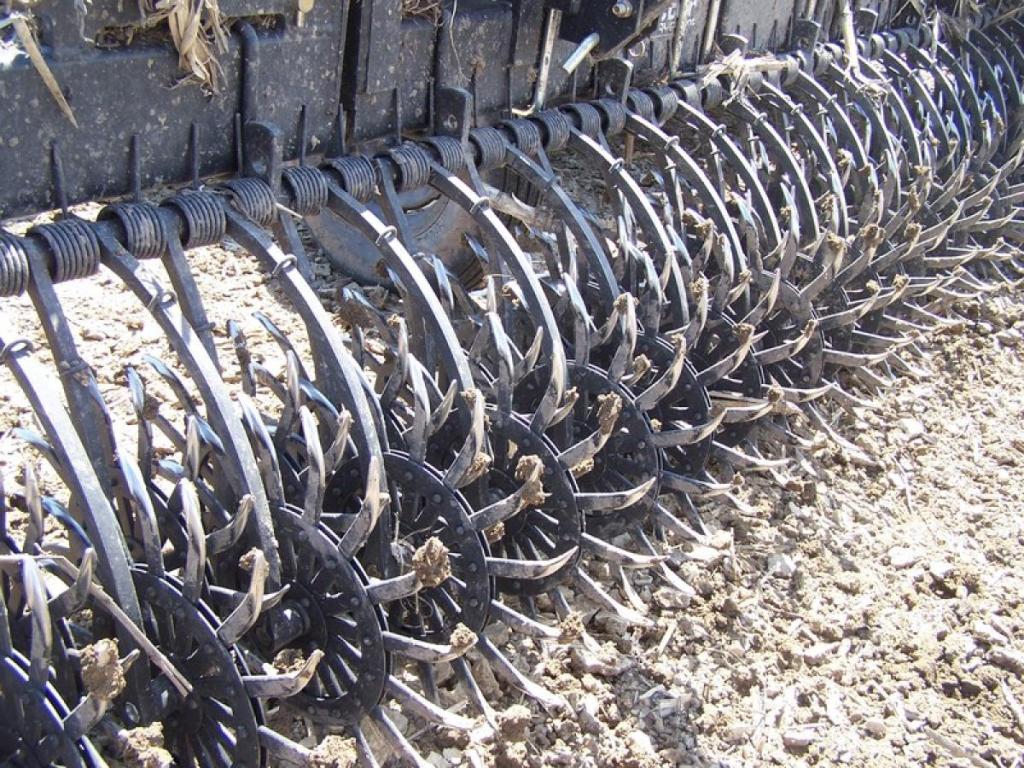 A picture of the Yetter 3400/3500 Standard Rotary Hoe.